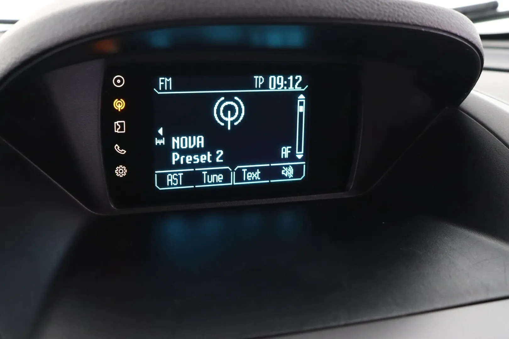 Ford Transit Courier MMP-699 carousel image