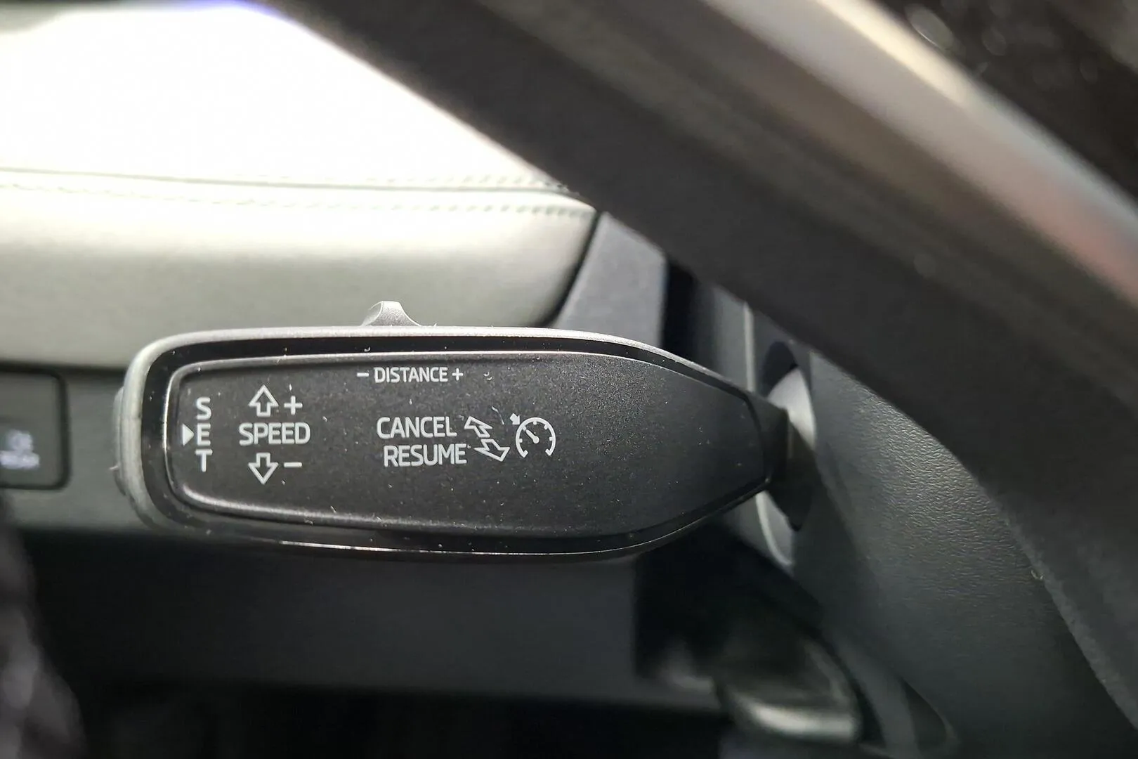Skoda Epiq LTS-557 carousel image