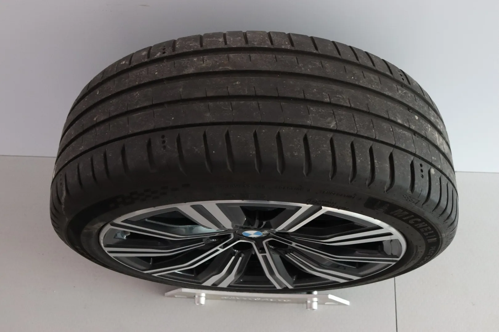 BMW 330 GOG-801 carousel image