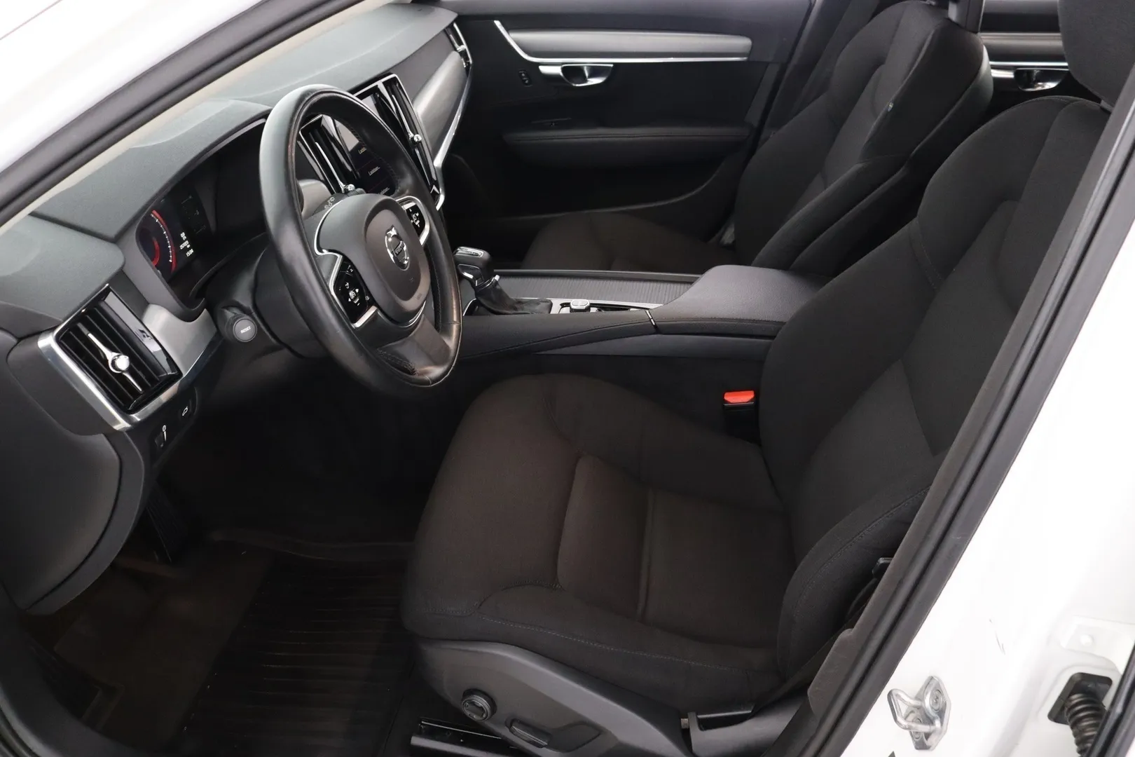 Volvo V90 MMU-861 carousel image