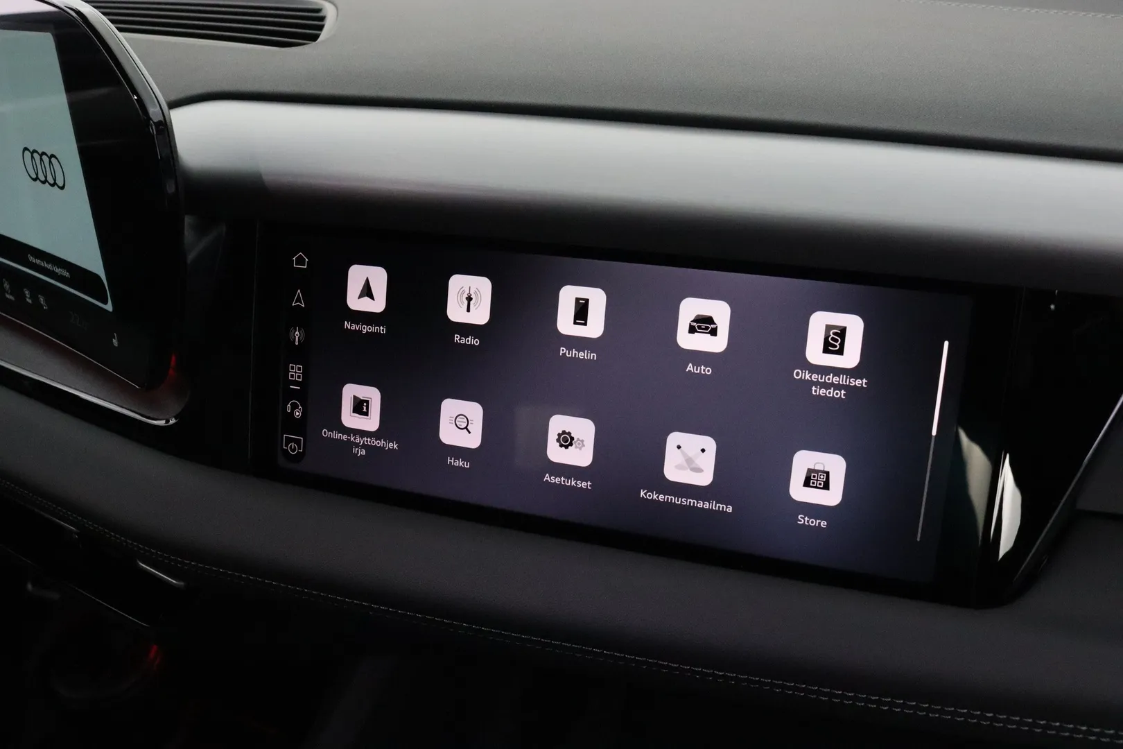 Audi Q6 e-tron SZN-869 carousel image