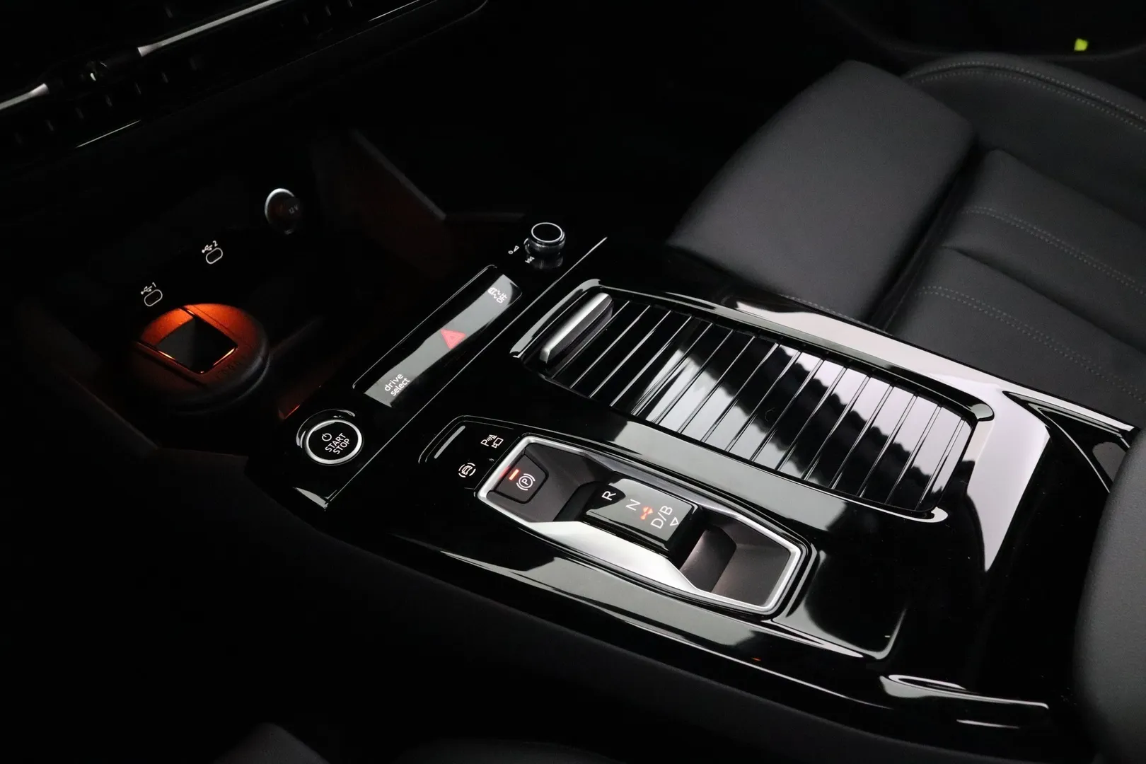 Audi Q6 e-tron SZN-869 carousel image
