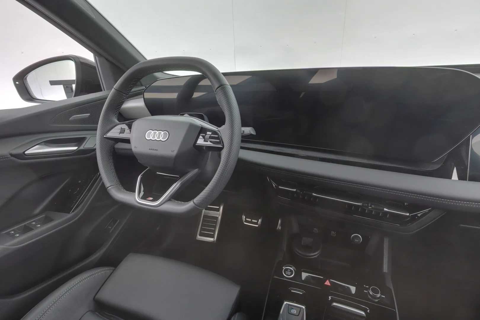 Audi Q6 e-tron SZN-869 carousel image