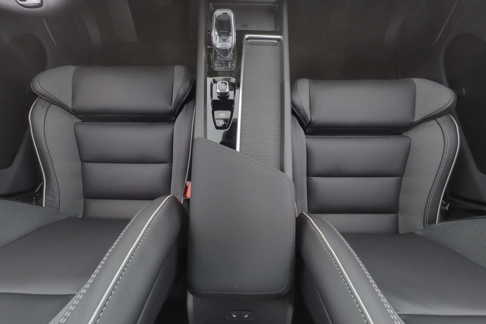 Volvo XC60 NOV-313 carousel image