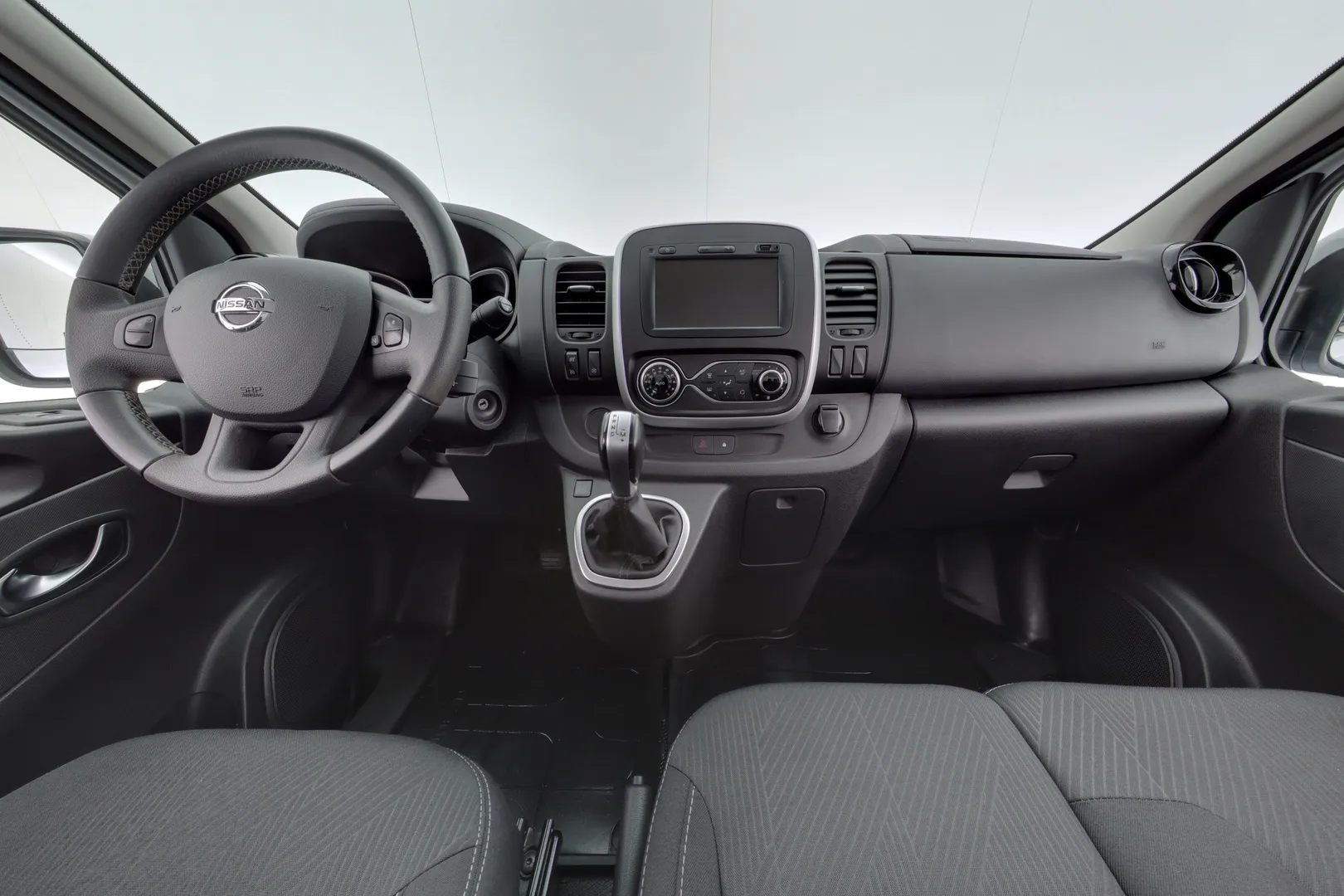 Nissan NV300 YLP-148 carousel image