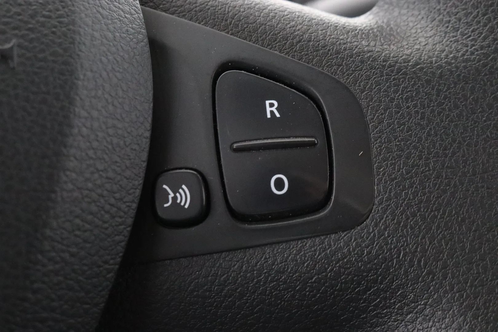 Nissan NV300 YLP-148 carousel image