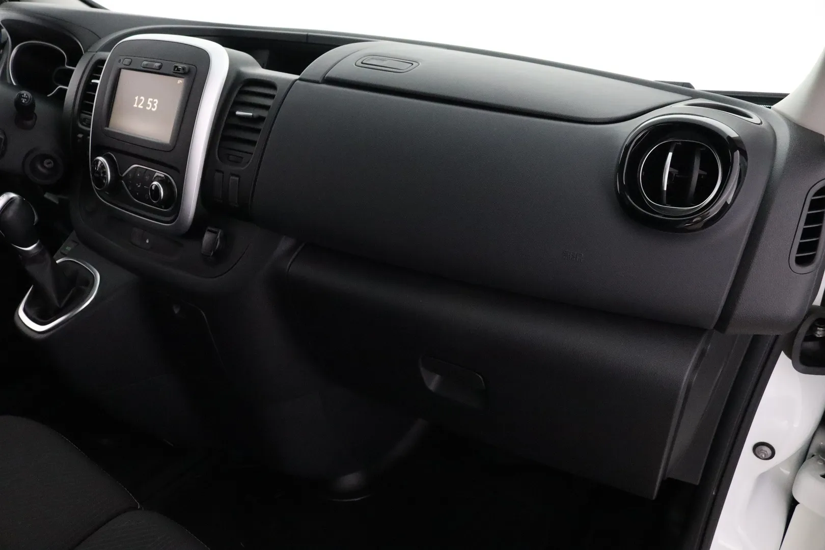 Nissan NV300 YLP-148 carousel image