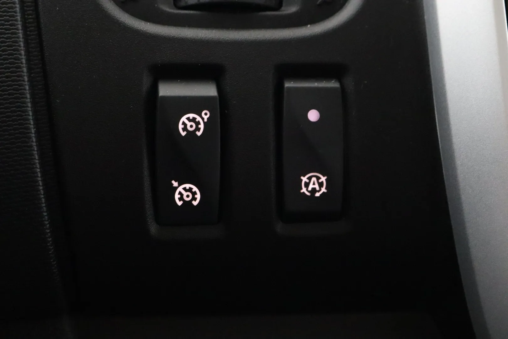 Nissan NV300 YLP-148 carousel image