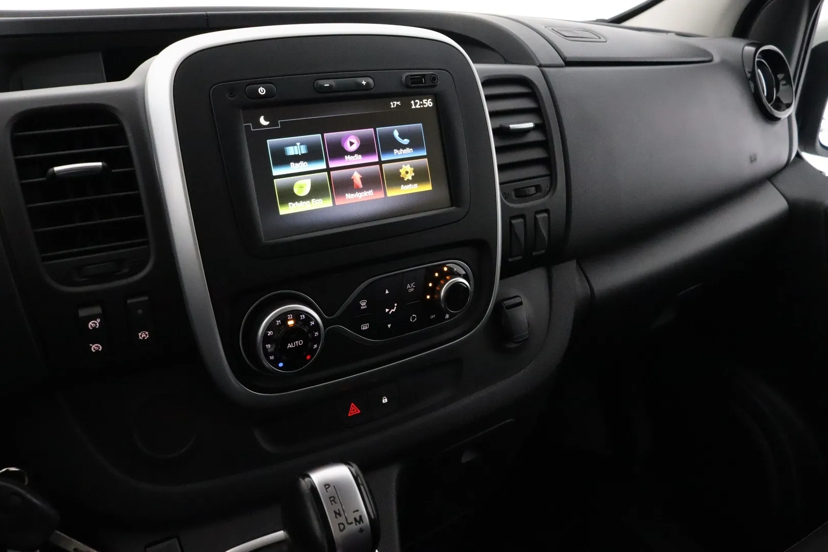 Nissan NV300 YLP-148 carousel image