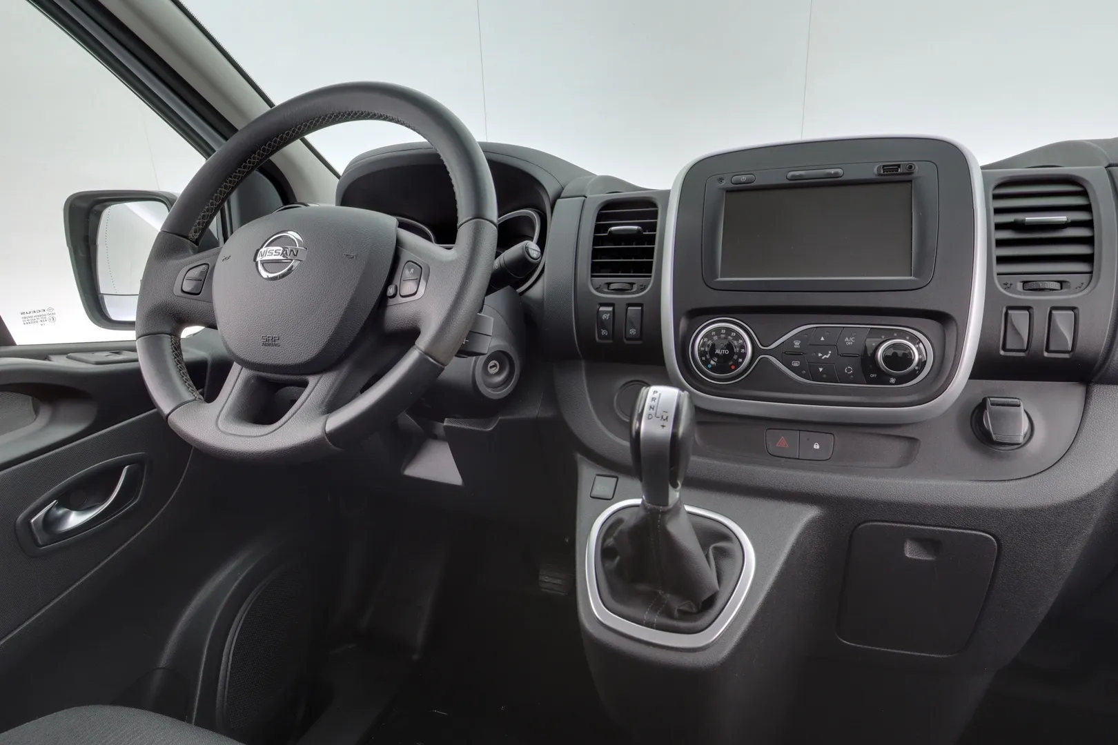 Nissan NV300 YLP-148 carousel image
