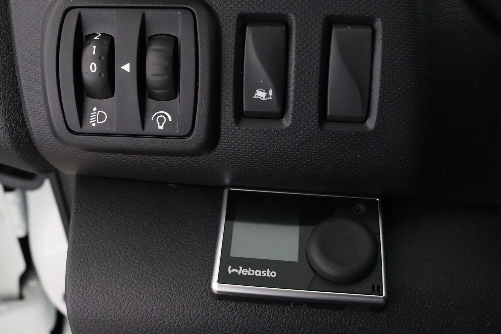 Nissan NV300 YLP-148 carousel image