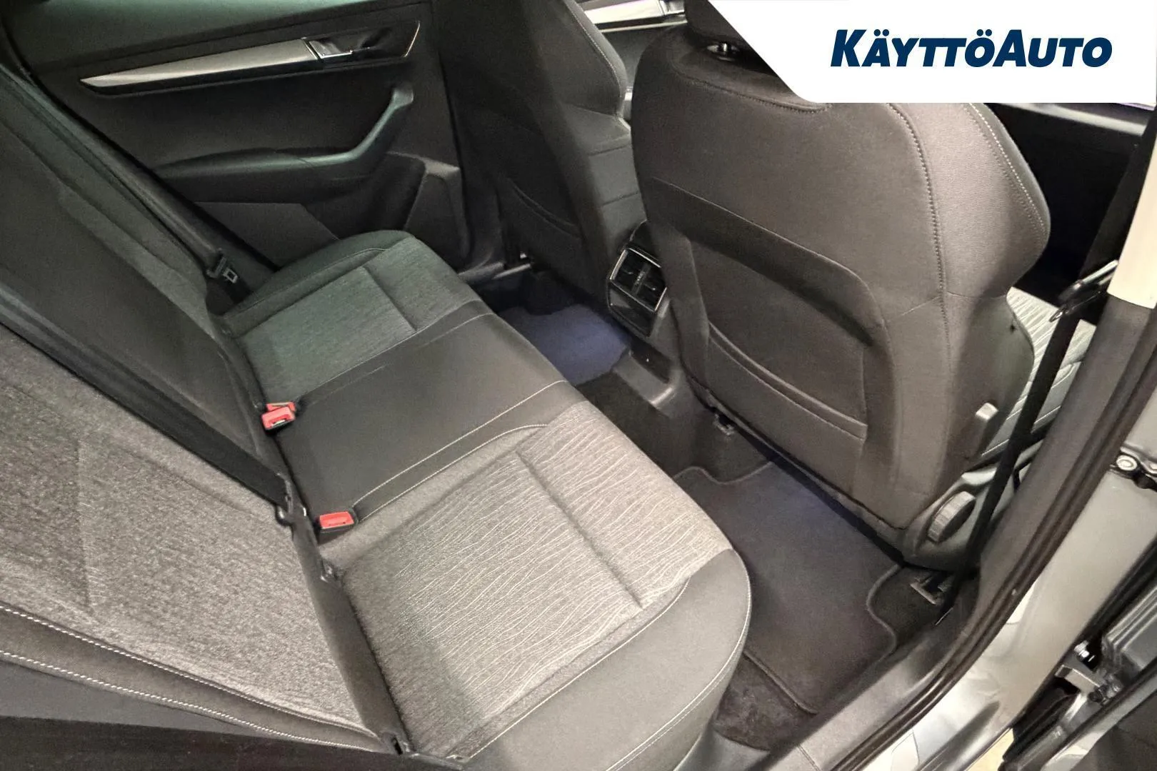 Skoda Karoq CON-823 carousel image