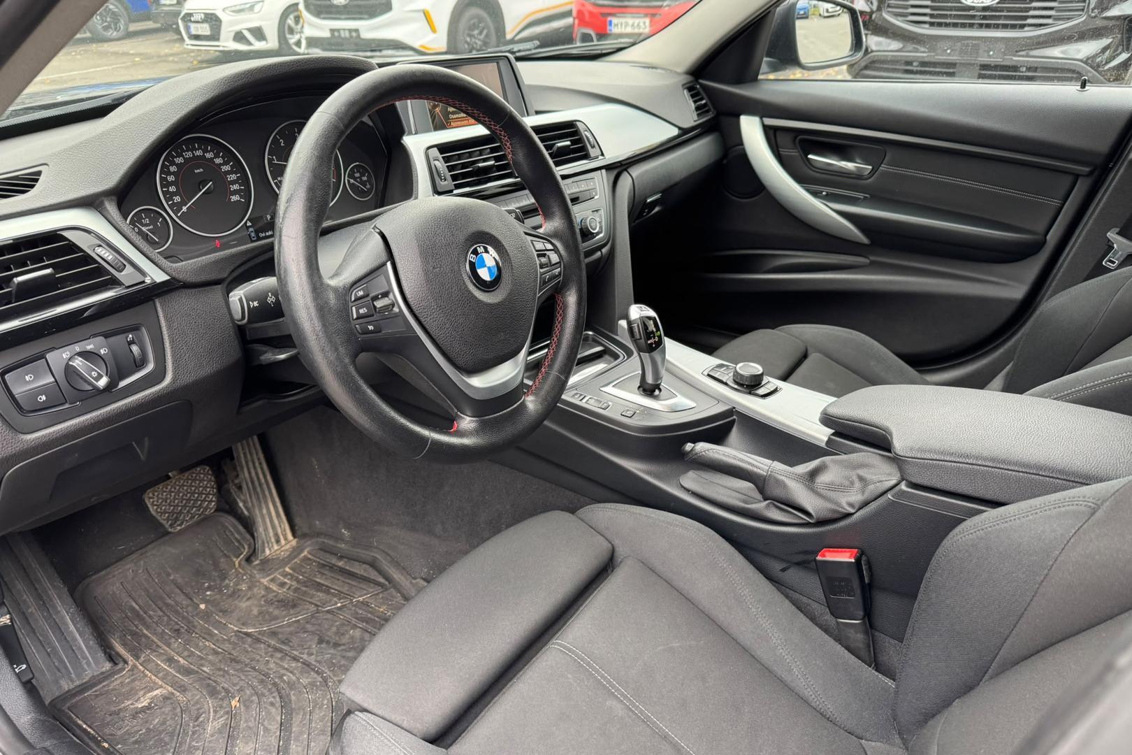 BMW 320 2015, photo 4/5