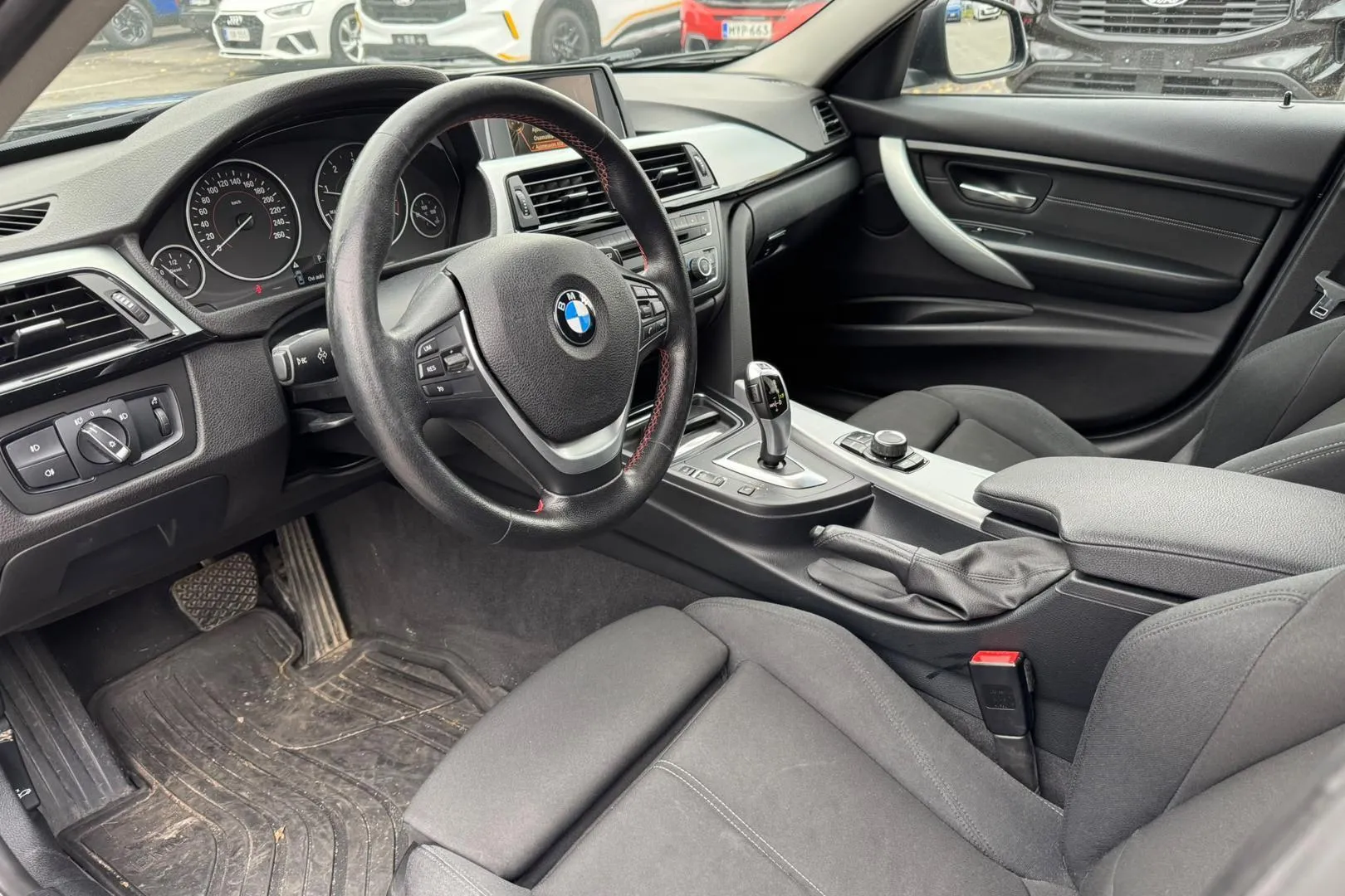 BMW 320 CJV-367 carousel image