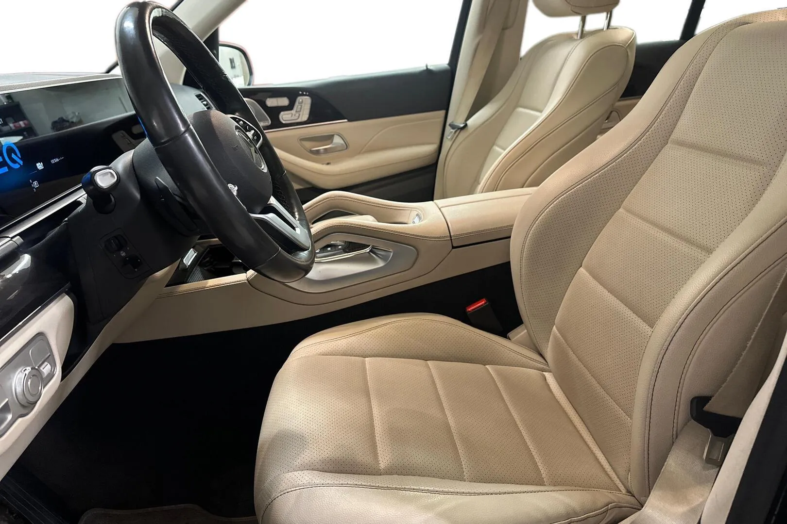 Mercedes-Benz GLE YXJ-320 carousel image