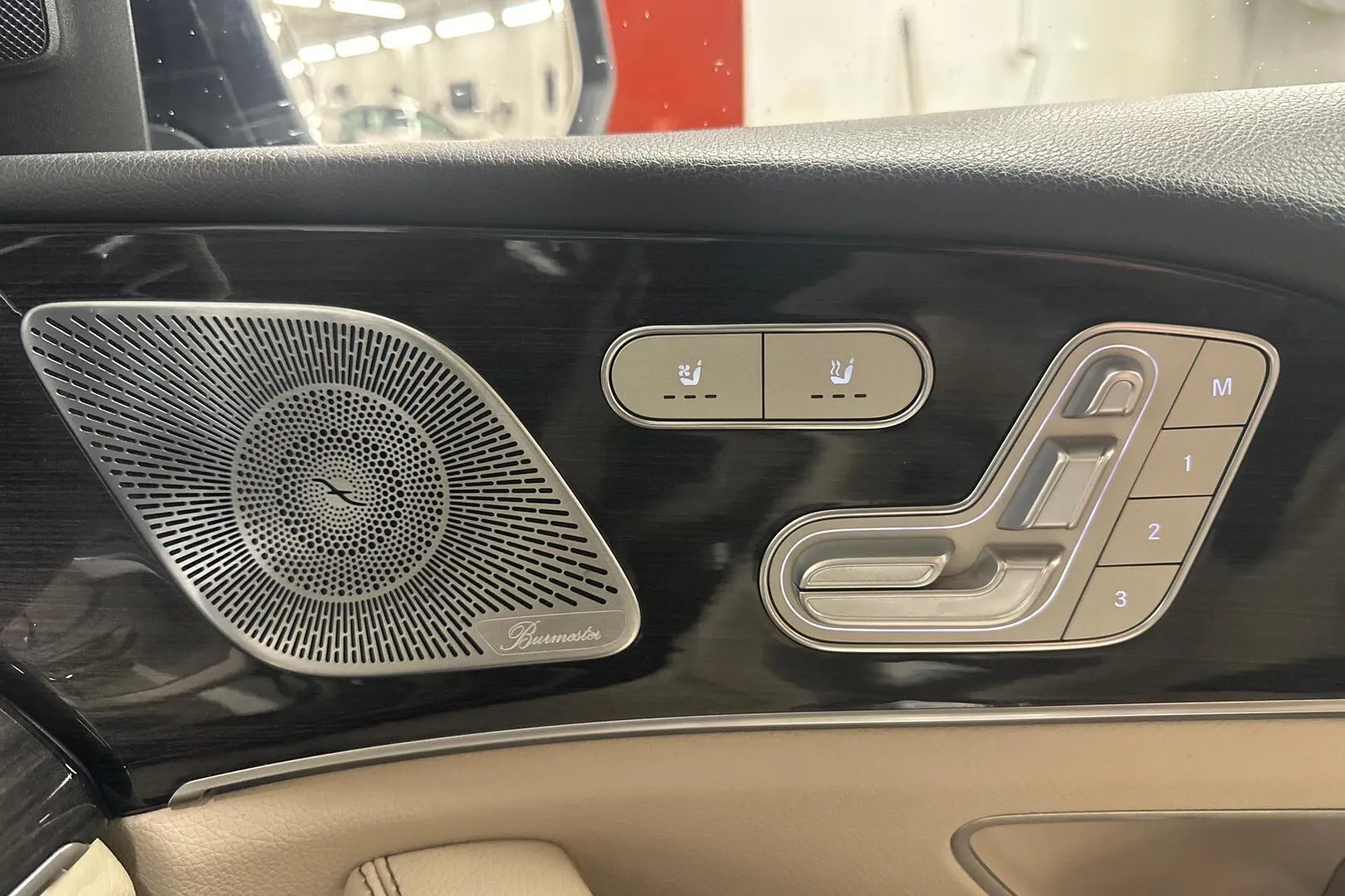 Mercedes-Benz GLE YXJ-320 carousel image