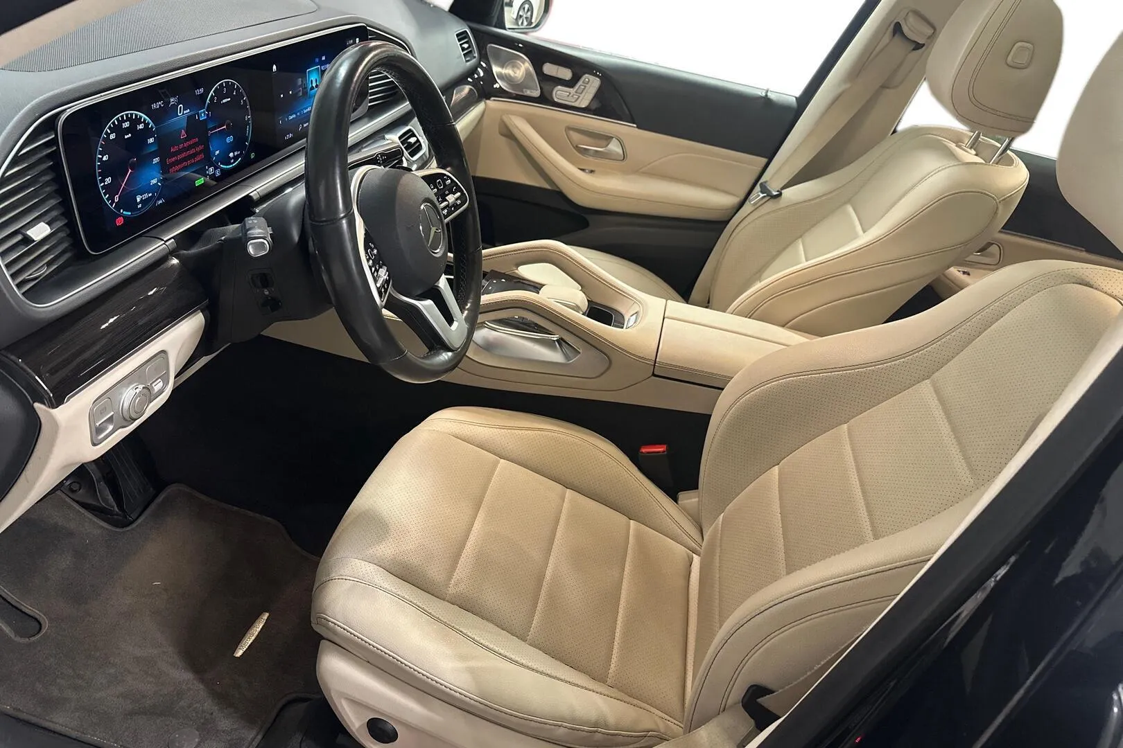 Mercedes-Benz GLE YXJ-320 carousel image