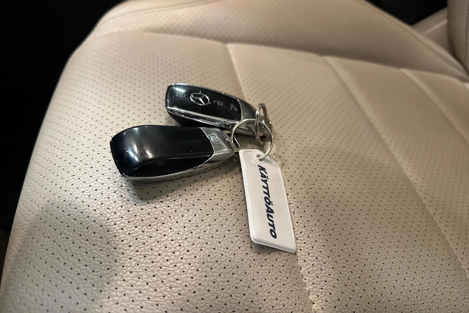 Mercedes-Benz GLE YXJ-320 carousel image