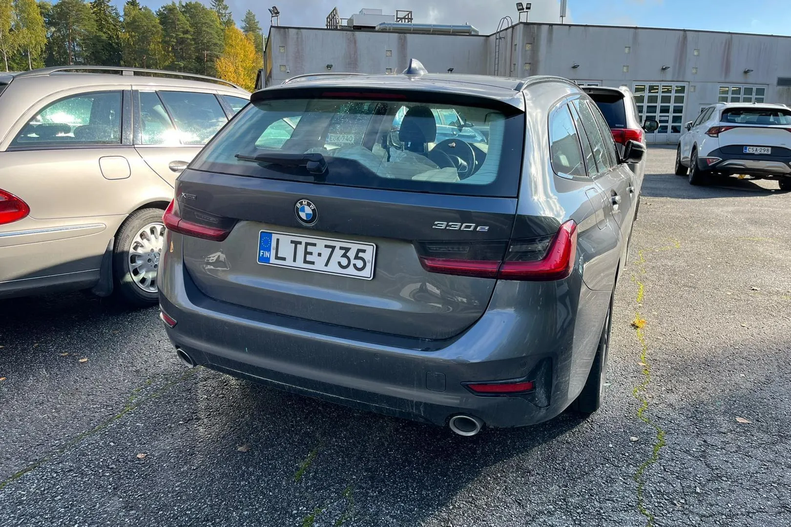 BMW 330 LTE-735 carousel image