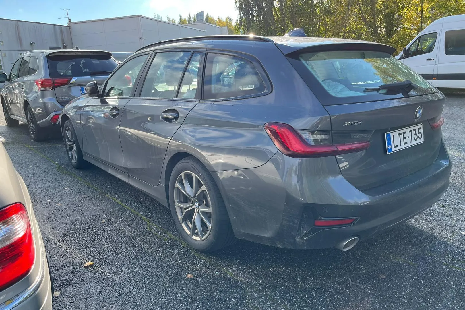 BMW 330 LTE-735 carousel image
