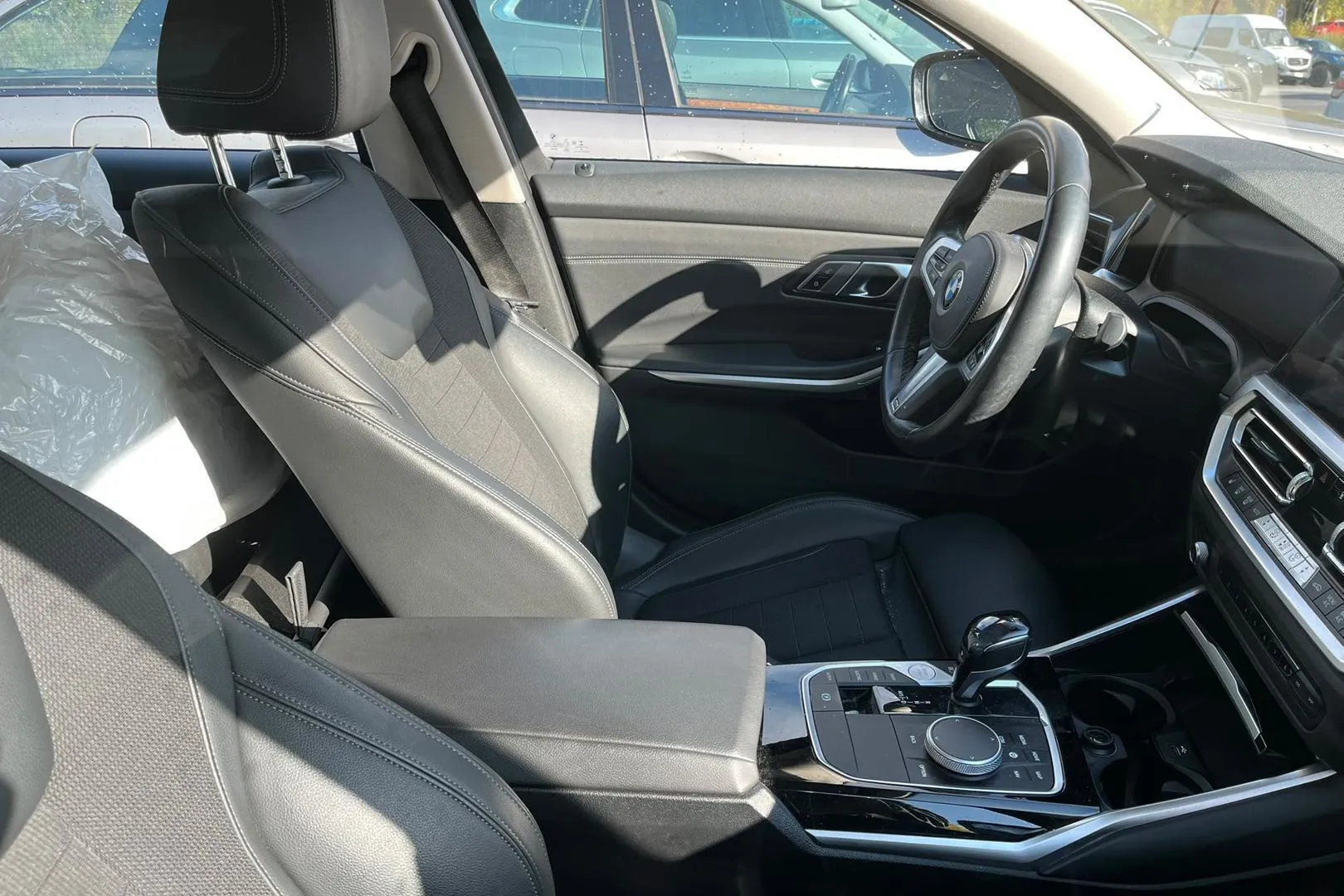 BMW 330 LTE-735 carousel image