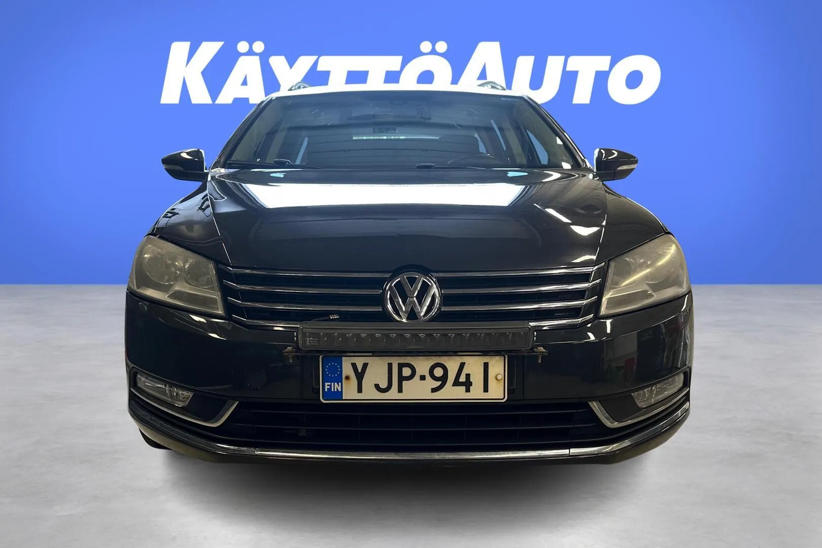 Volkswagen Passat YJP-941 carousel image