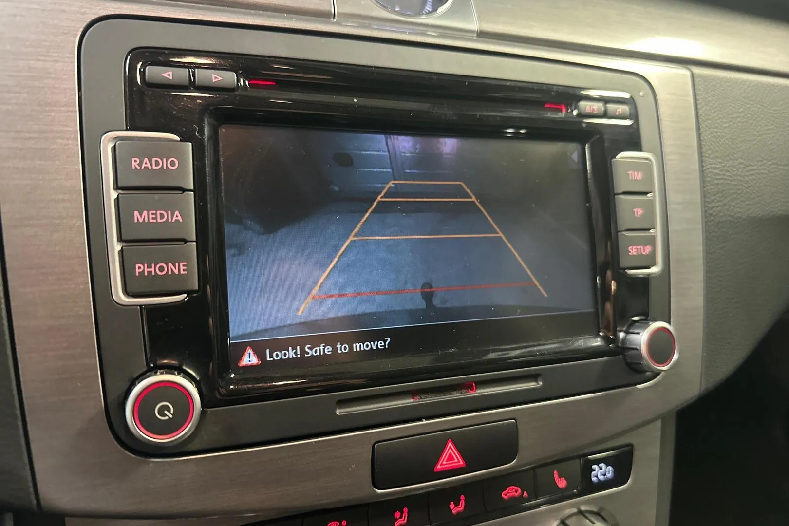Volkswagen Passat YJP-941 carousel image