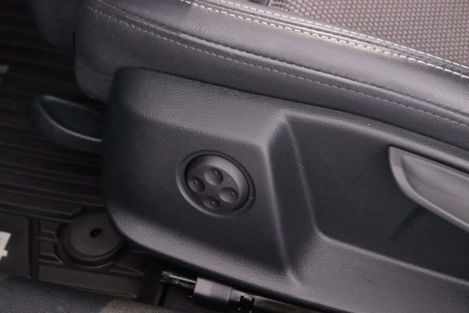 Audi A4 ETO-428 carousel image