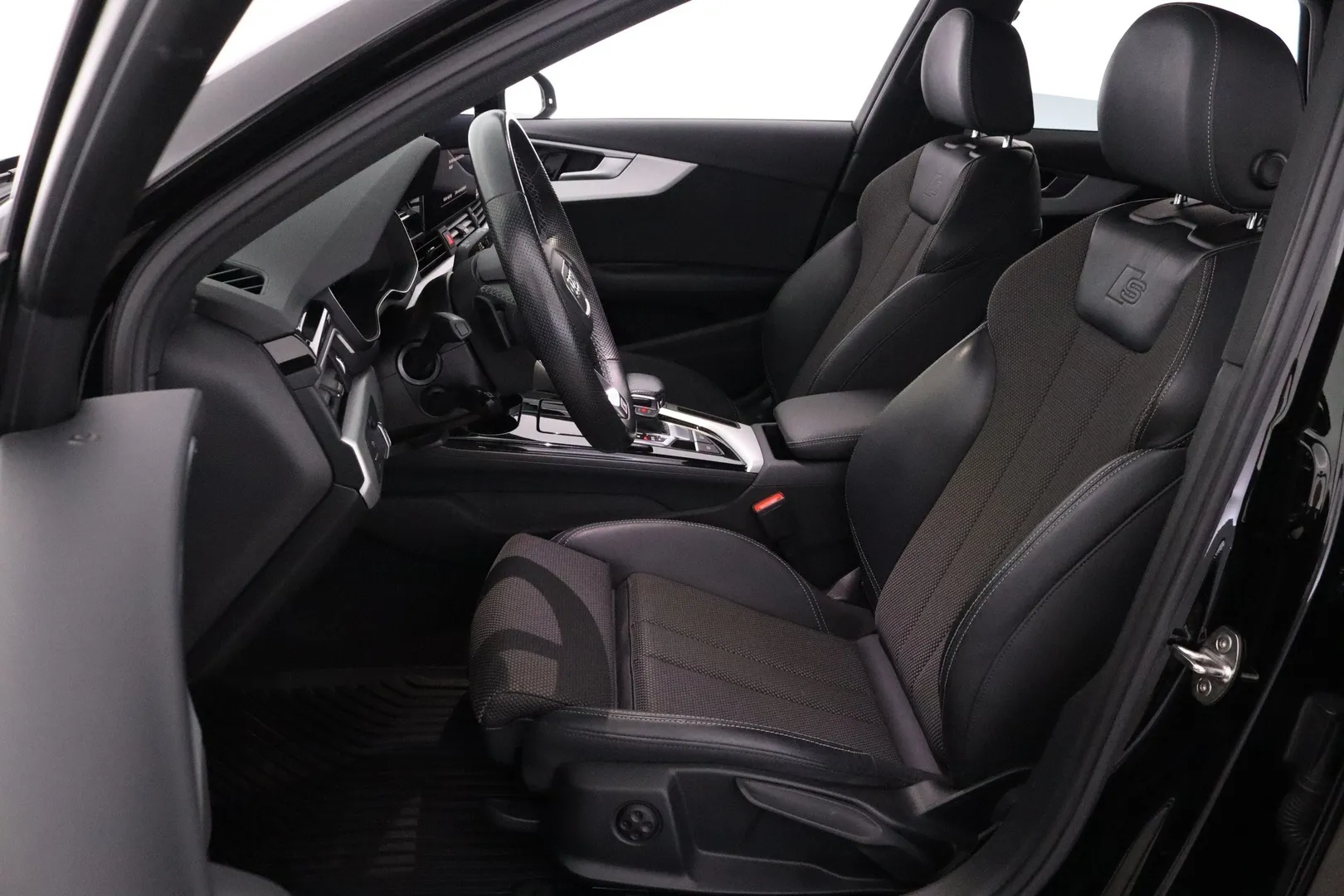 Audi A4 ETO-428 carousel image