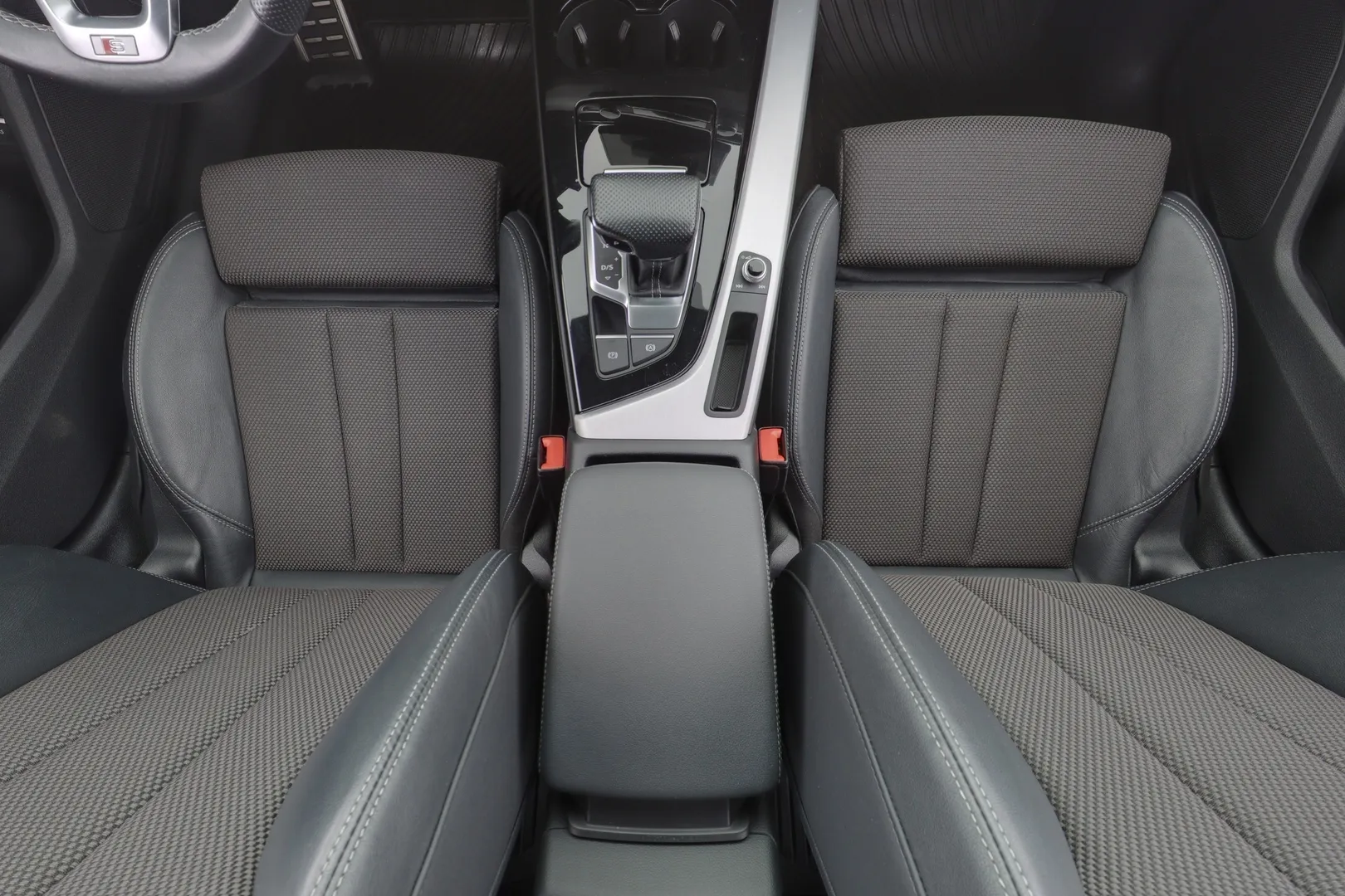 Audi A4 ETO-428 carousel image