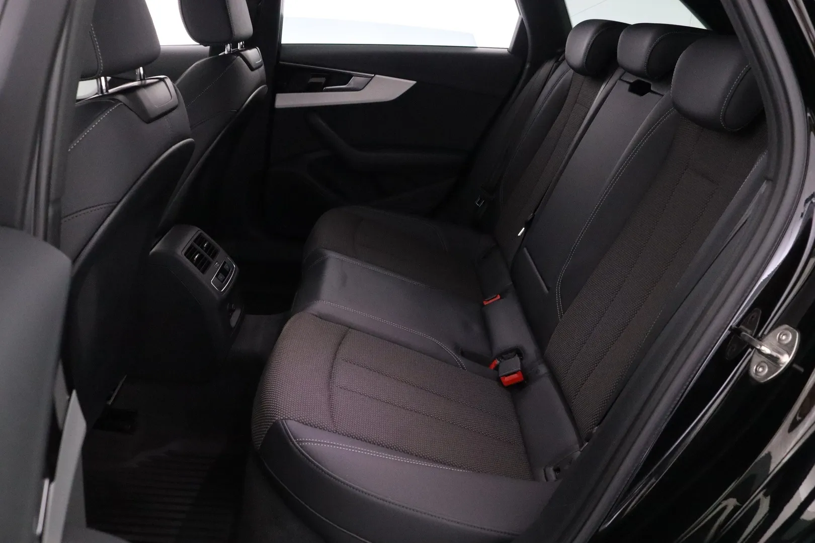Audi A4 ETO-428 carousel image