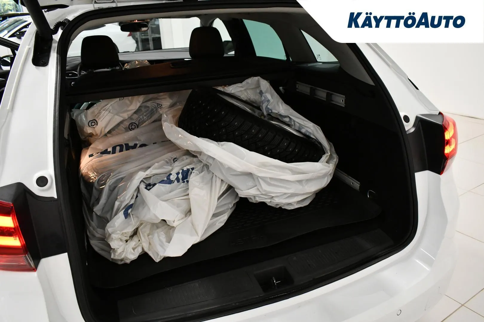Opel Astra YKF-901 carousel image