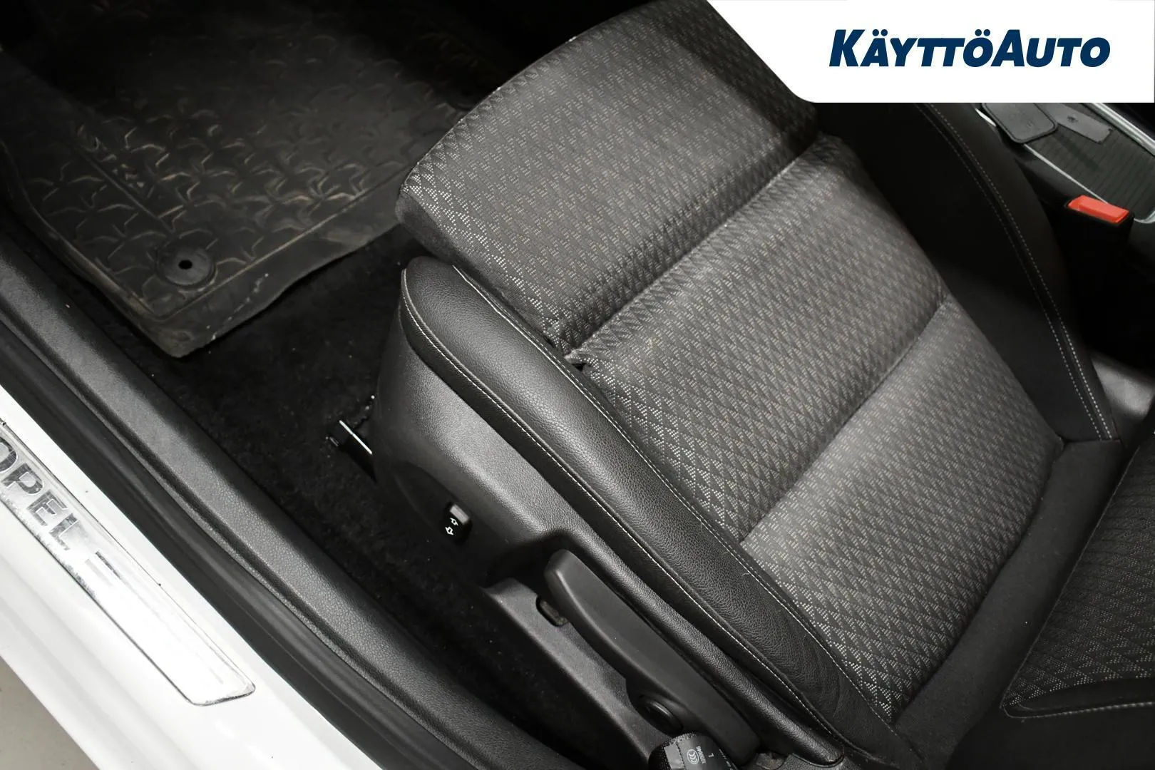 Opel Astra YKF-901 carousel image