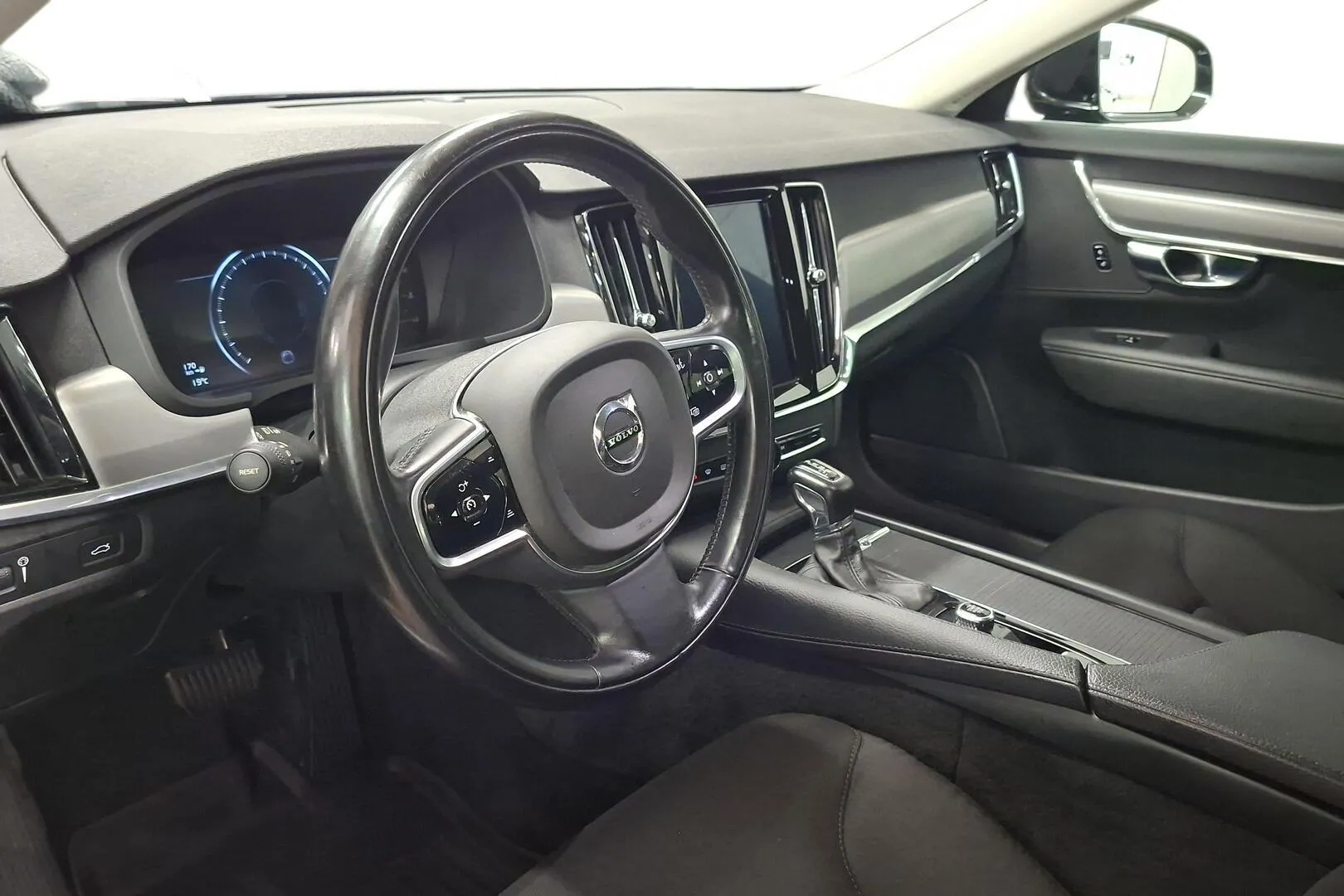 Volvo V90 YJX-307 carousel image