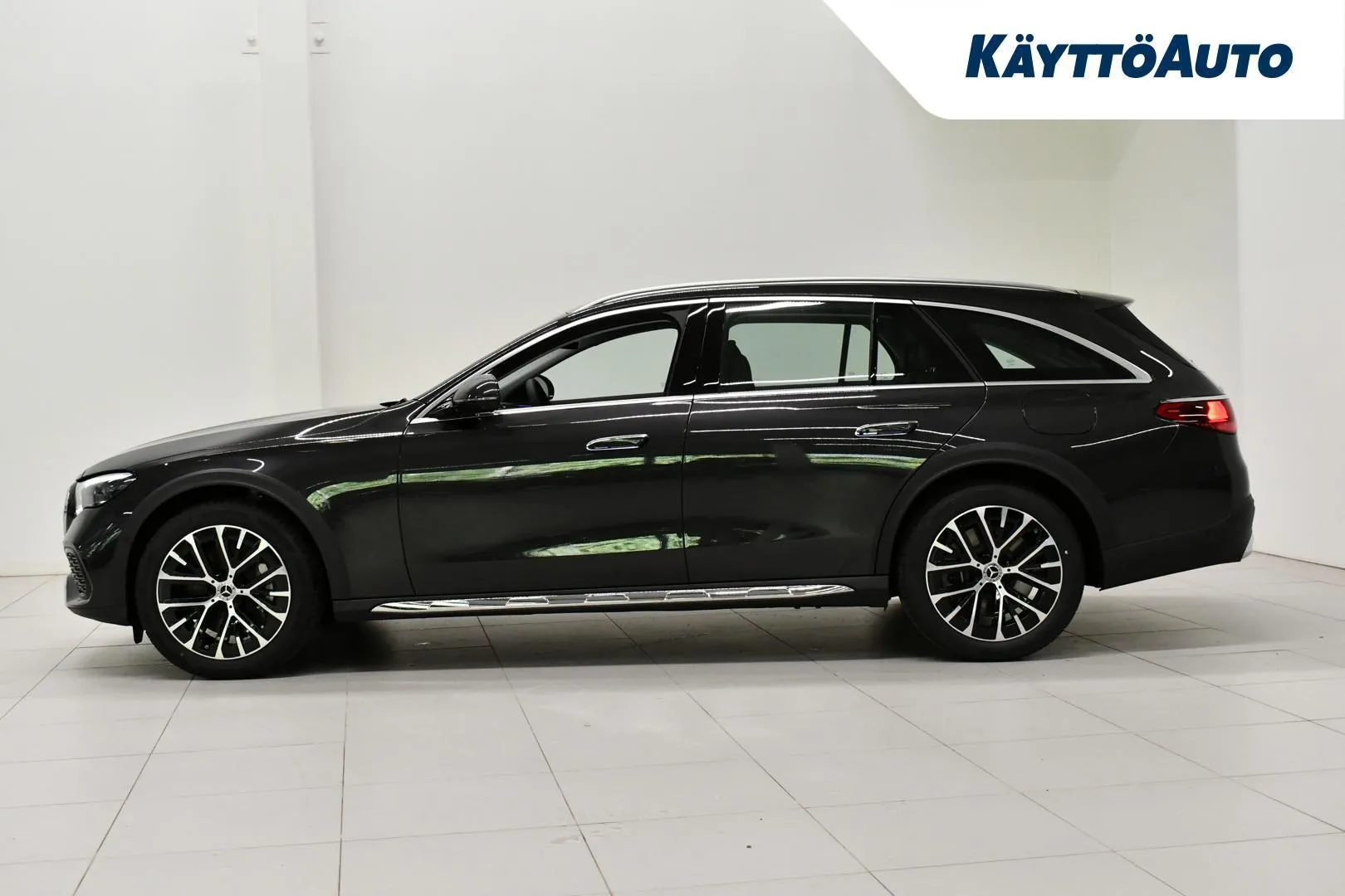 Mercedes-Benz E MRT-993 carousel image