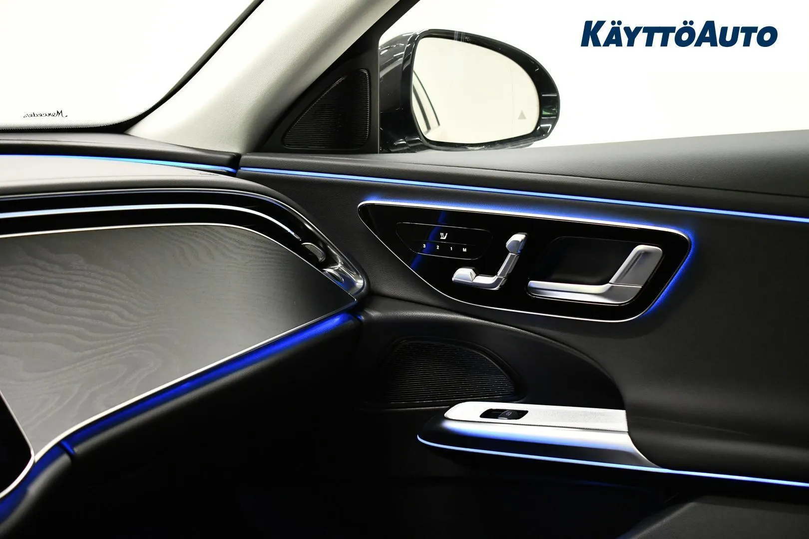 Mercedes-Benz E MRT-993 carousel image