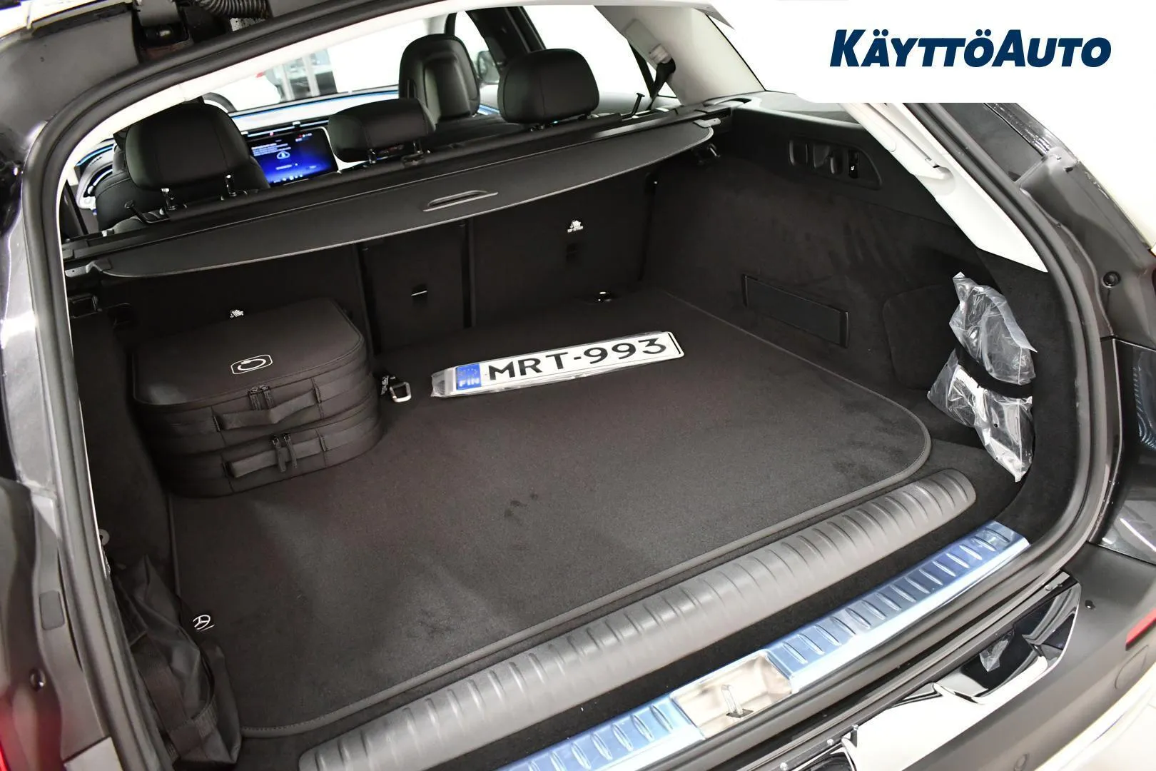 Mercedes-Benz E MRT-993 carousel image