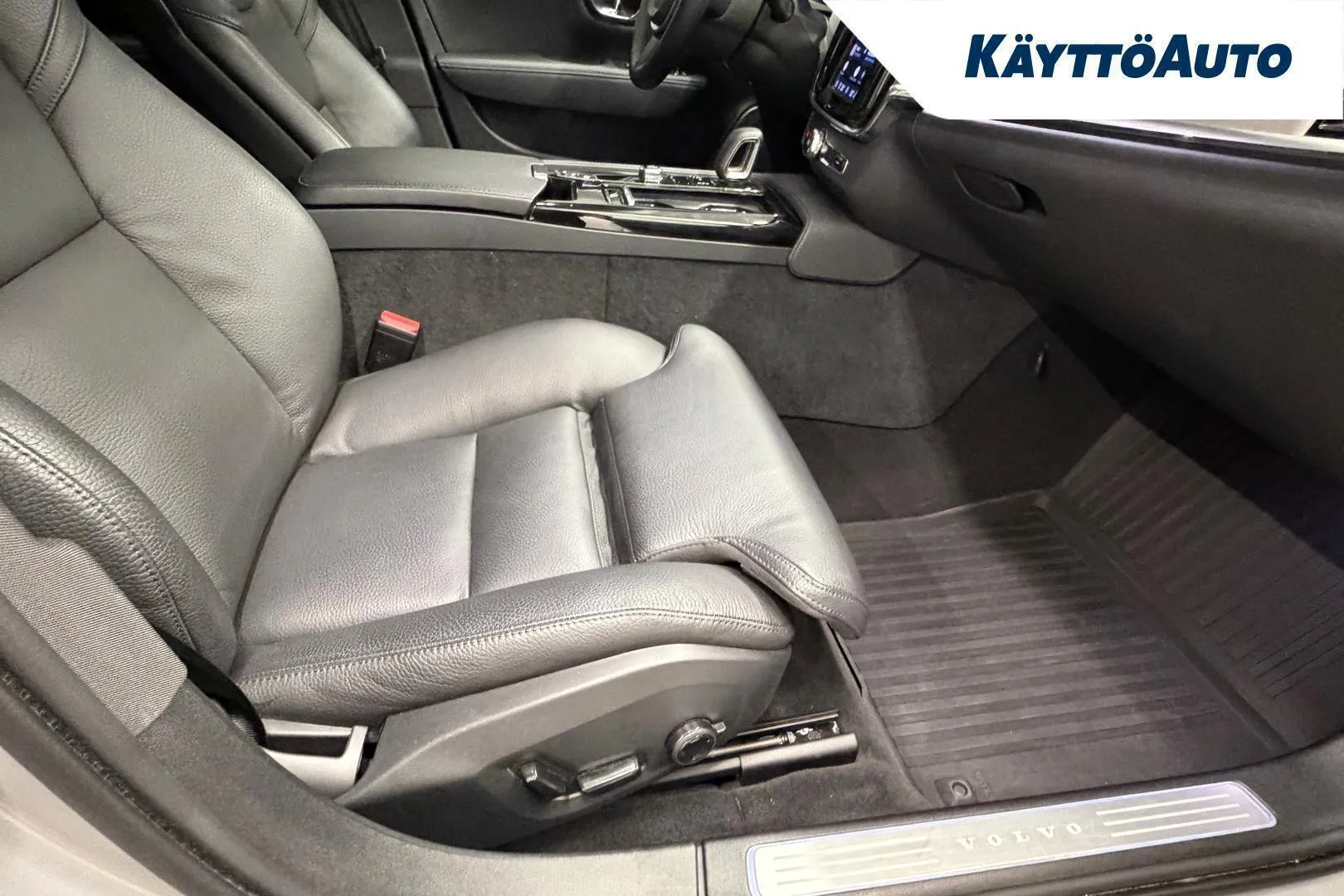 VOLVO V90 MSN-906 carousel image