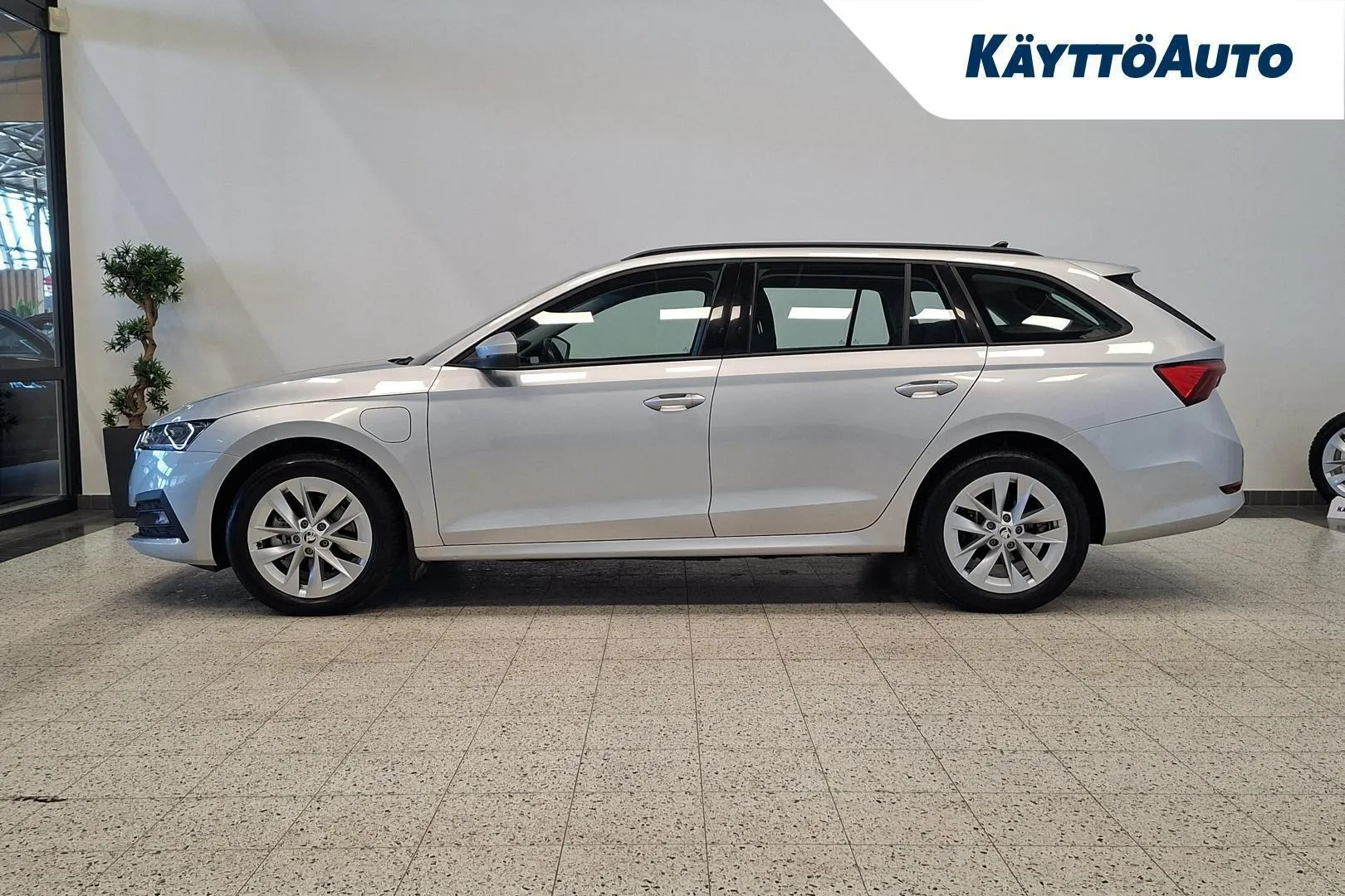 Skoda Octavia NNK-602 carousel image