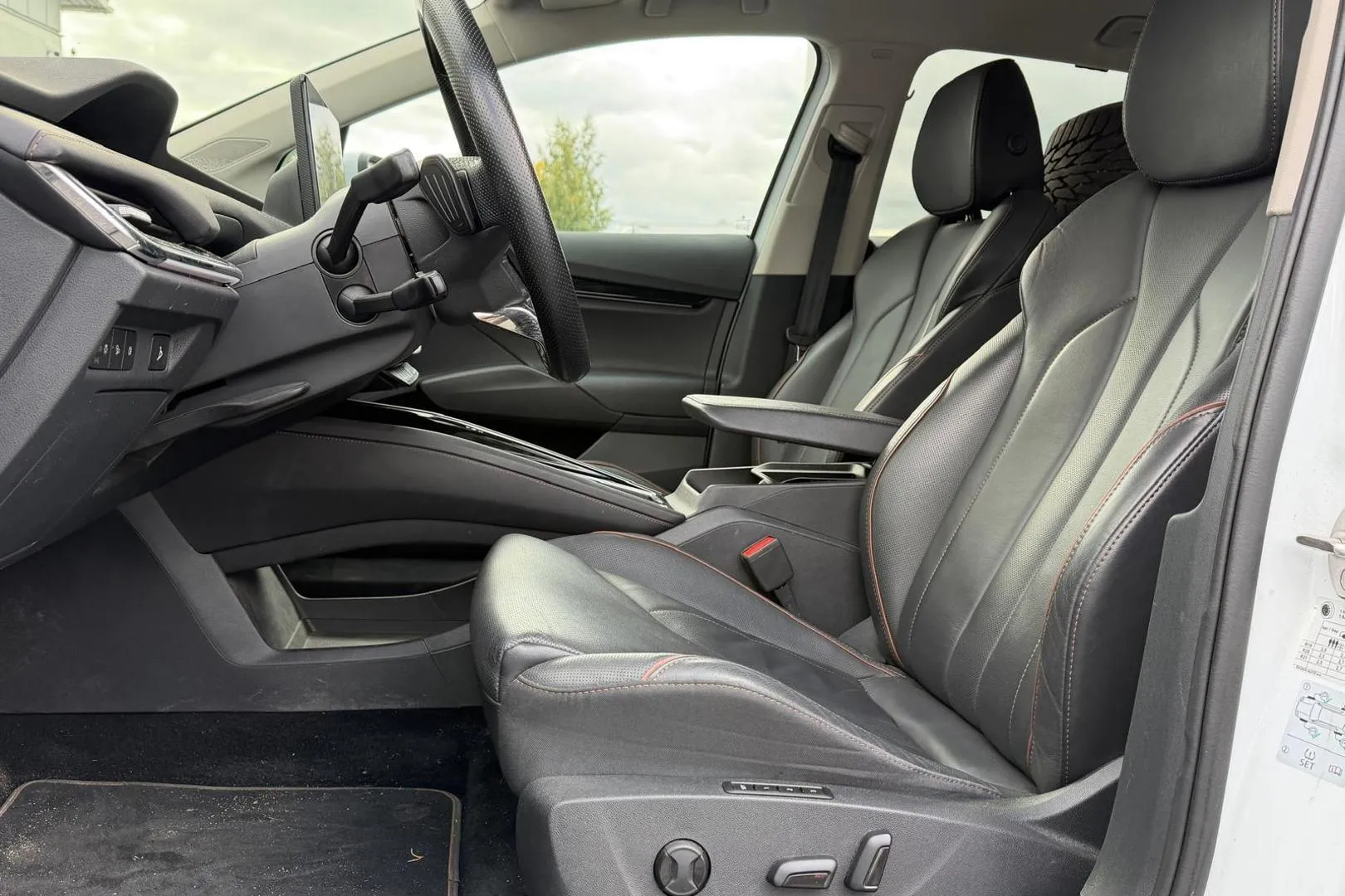 Skoda Enyaq MZC-173 carousel image