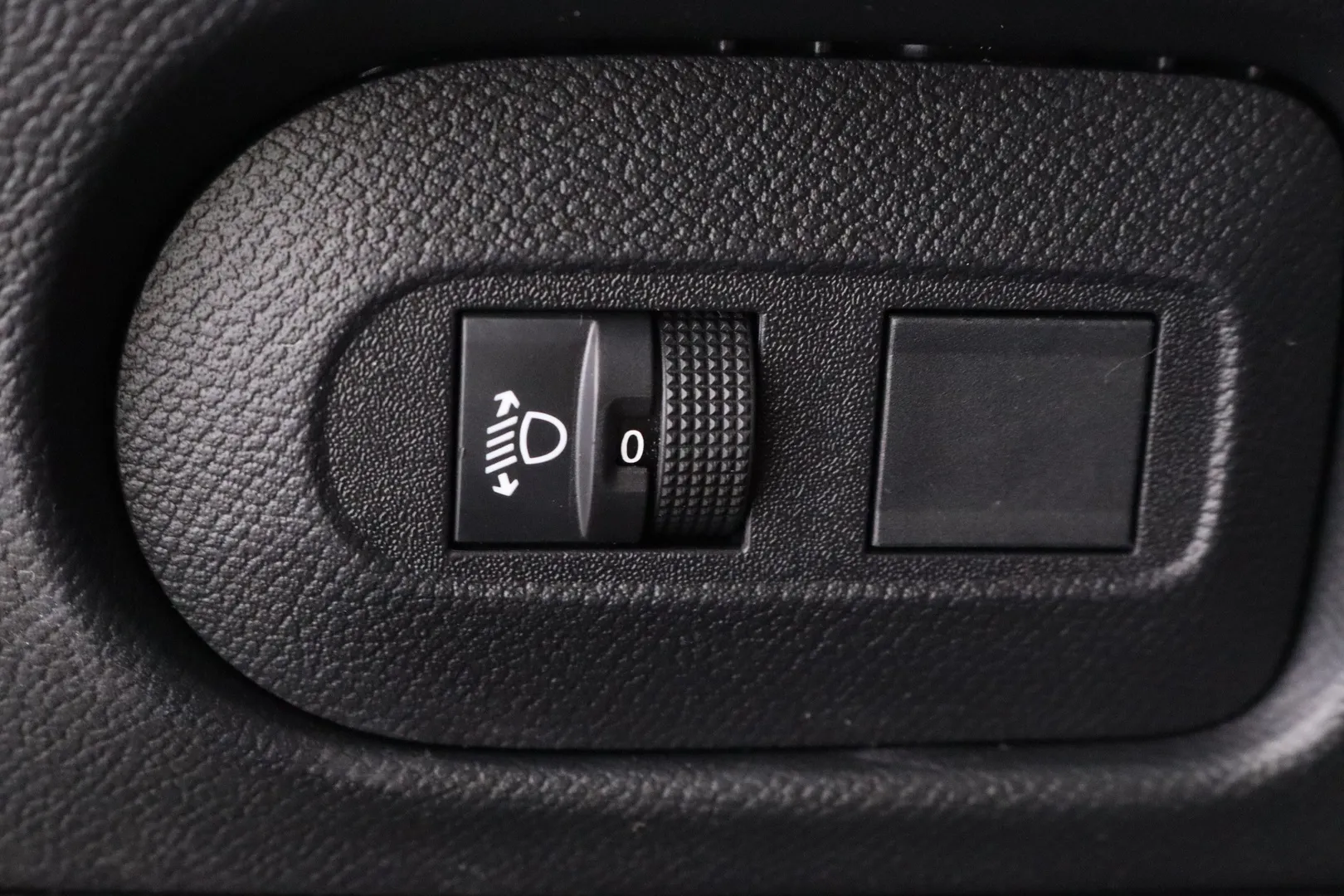Opel Mokka ITC-310 carousel image
