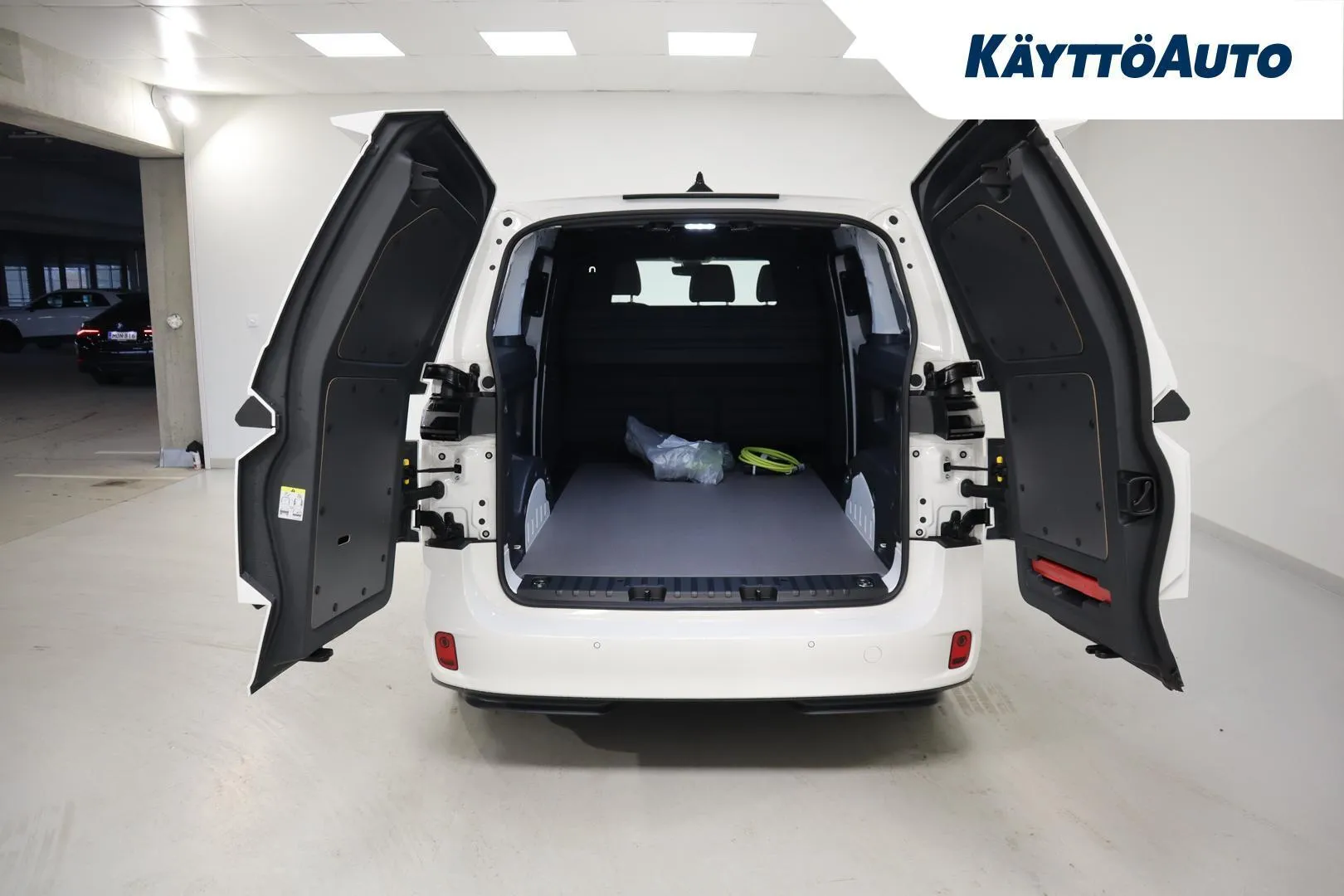 Volkswagen ID. Buzz Cargo NOU-976 carousel image
