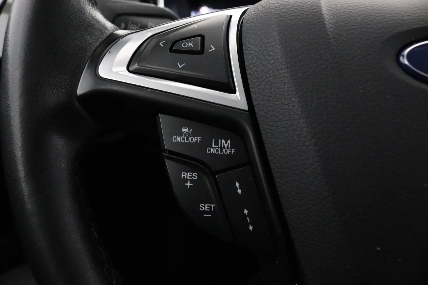 Ford Mondeo YLG-252 carousel image