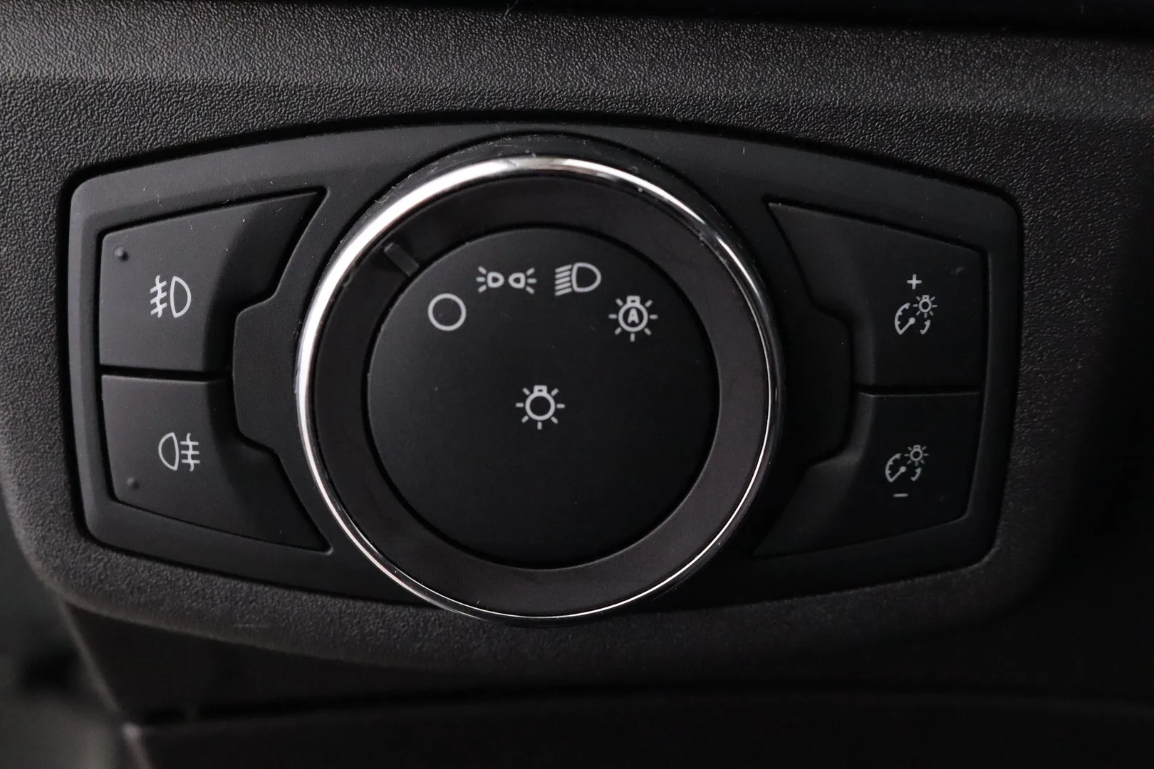 Ford Mondeo YLG-252 carousel image
