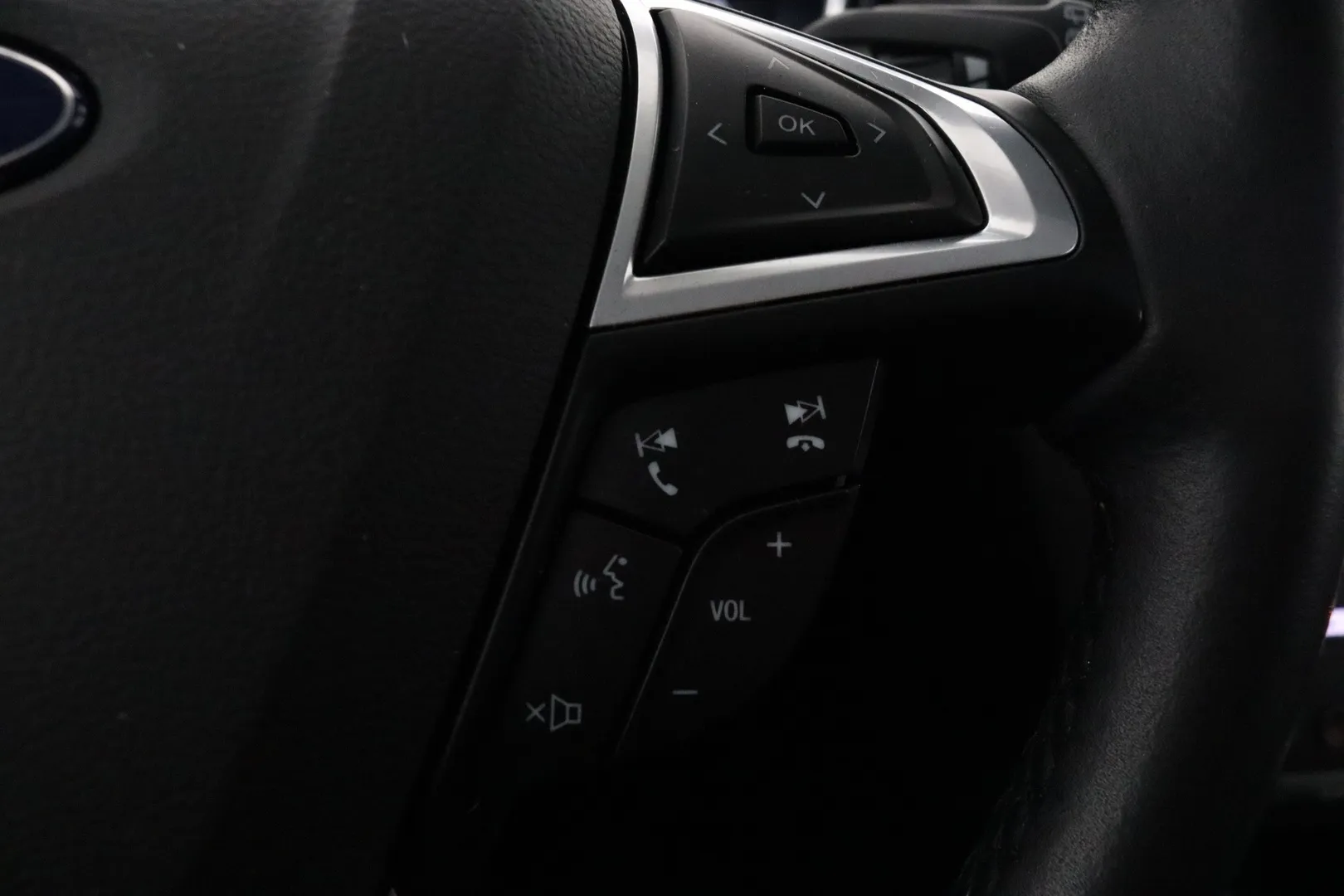 Ford Mondeo YLG-252 carousel image