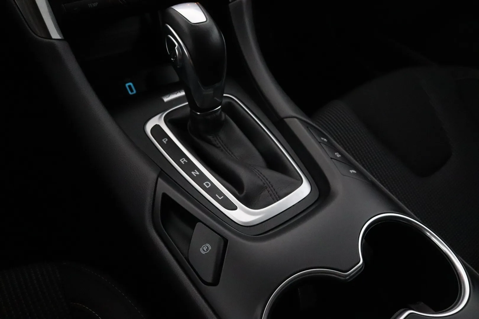 Ford Mondeo YLG-252 carousel image