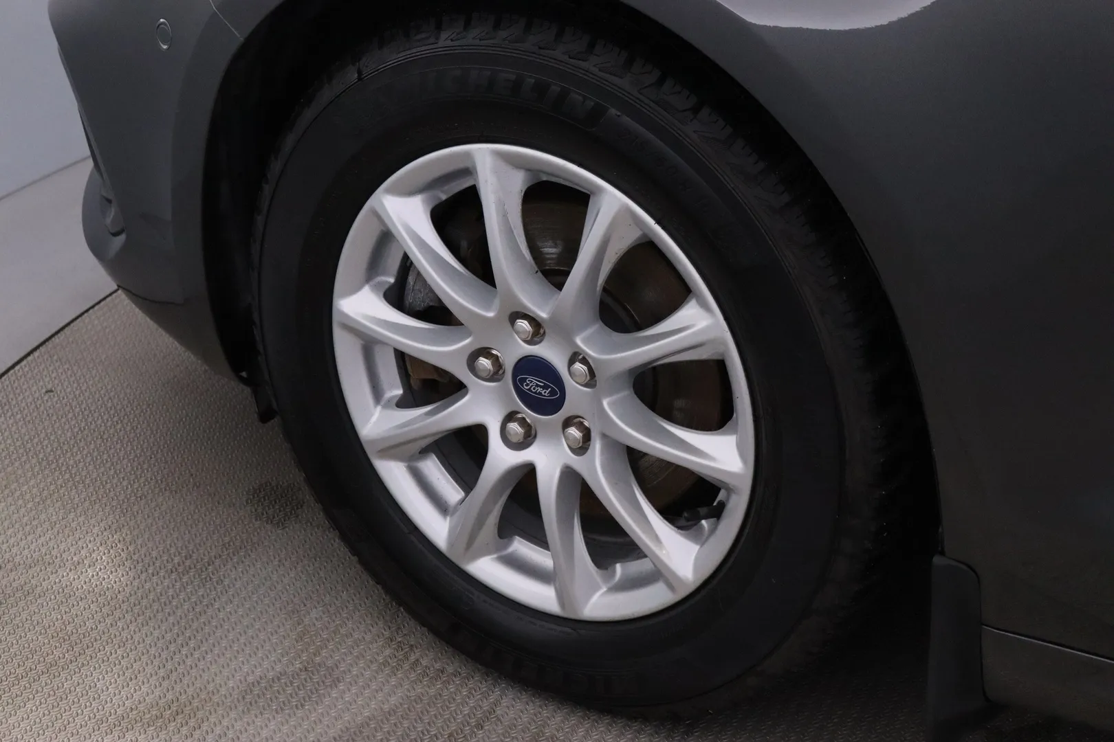 Ford Mondeo YLG-252 carousel image