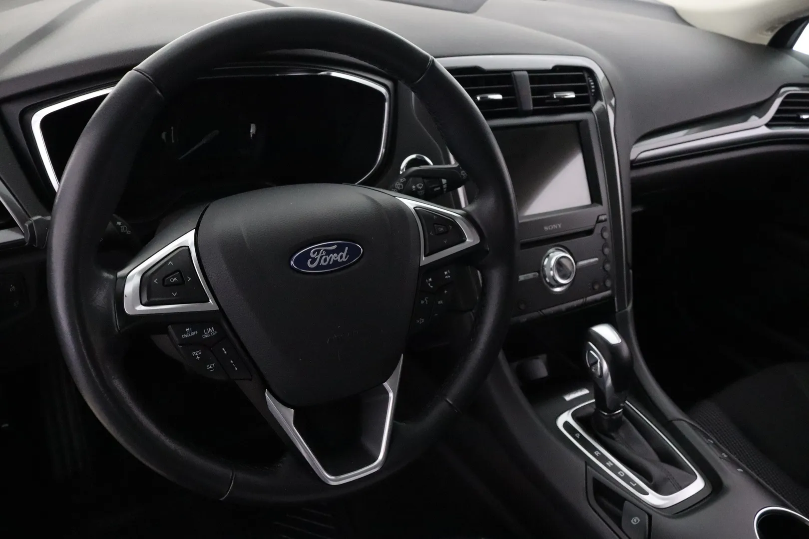 Ford Mondeo YLG-252 carousel image