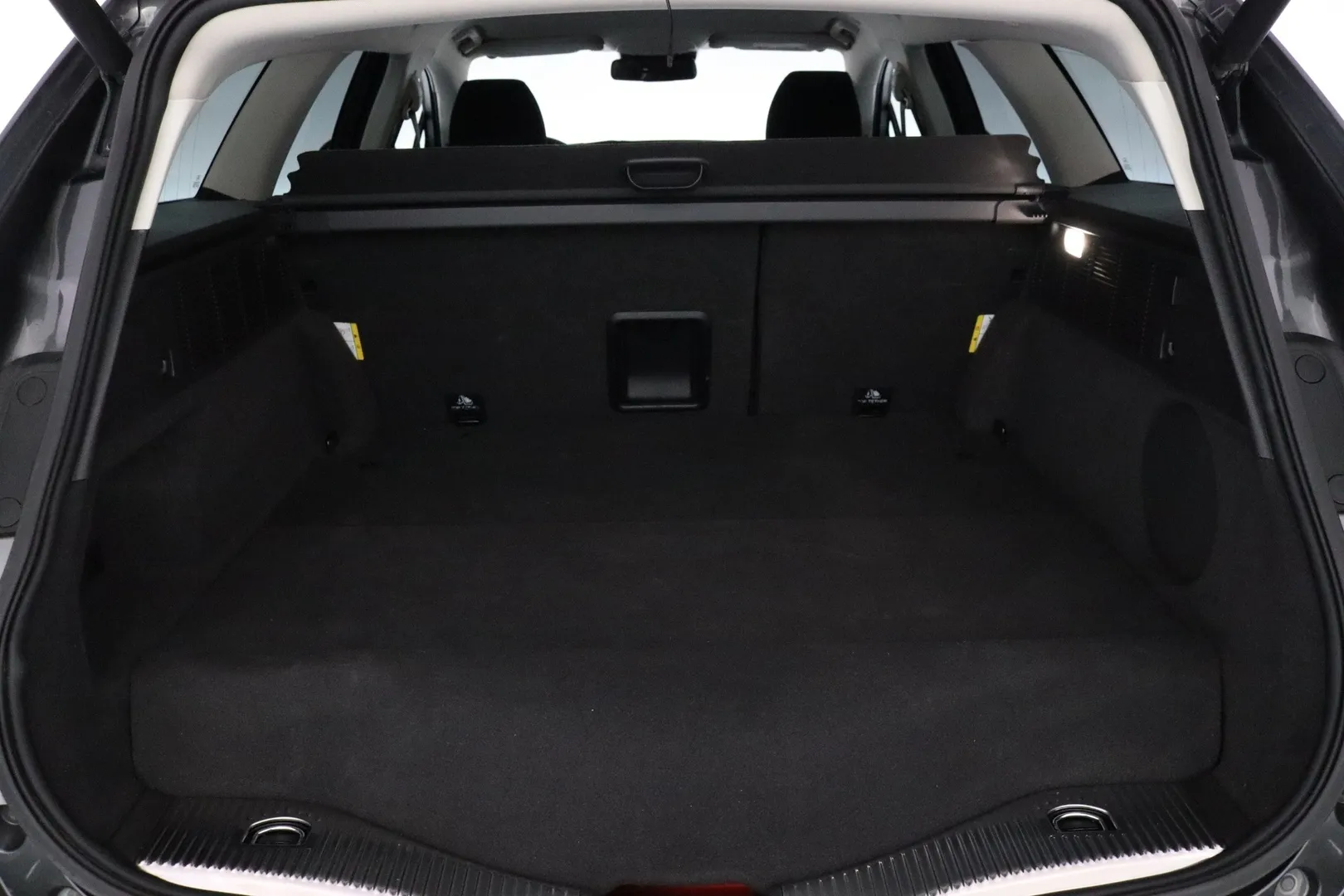 Ford Mondeo YLG-252 carousel image