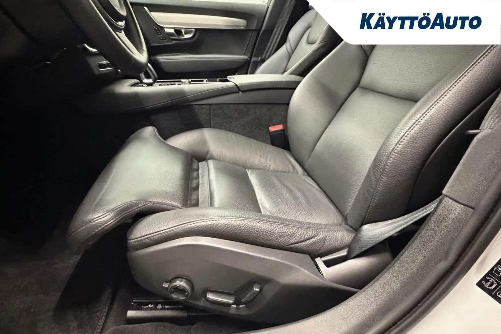 VOLVO V90 MSN-912 carousel image